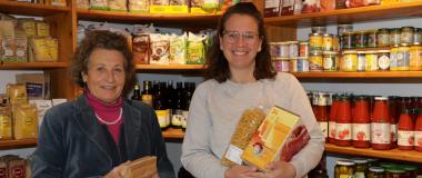 Anna und Theresia Kreppold im Hofladen