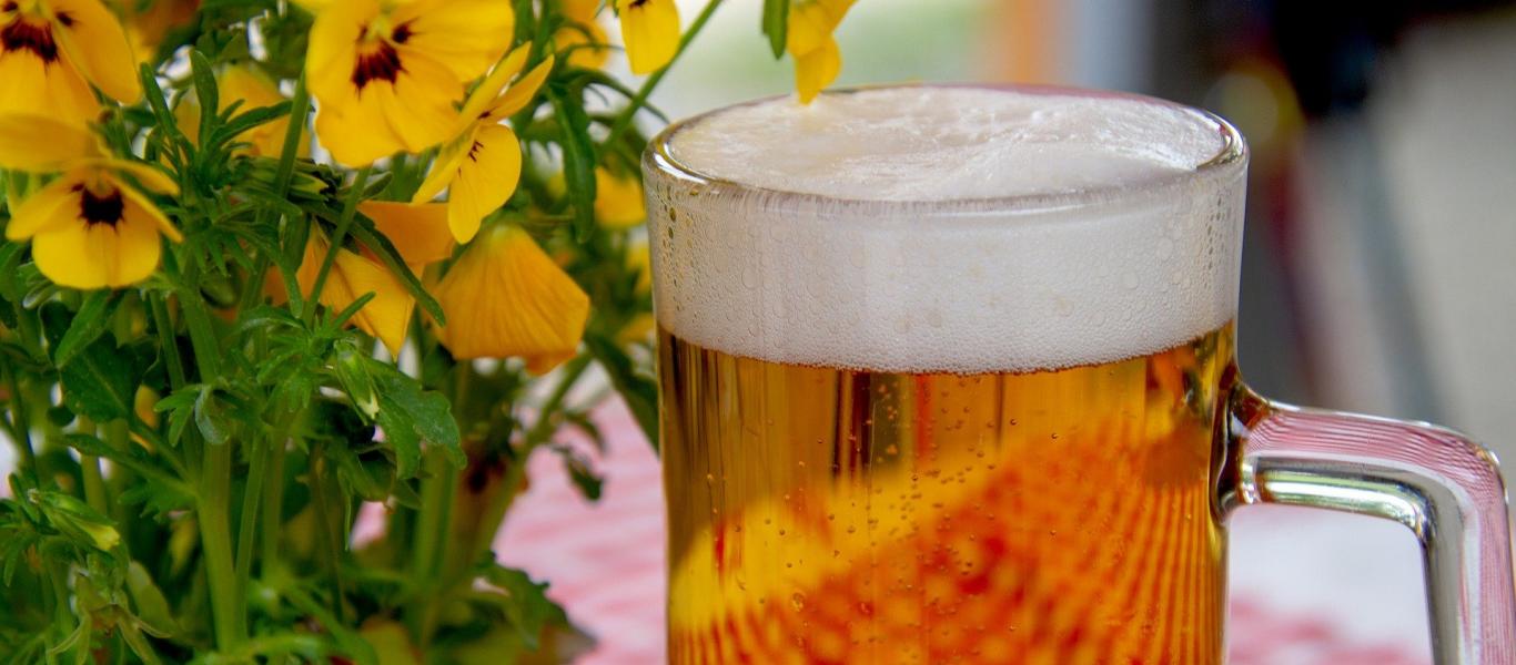 Leckeres Feierabendbier im Biergarten. Foto: Pixabay