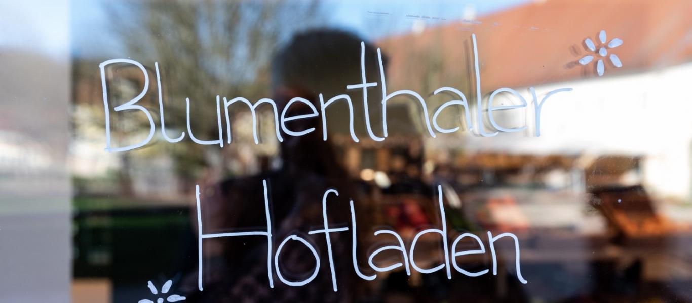 Eingangstür zum Hofladen in Blumenthal.